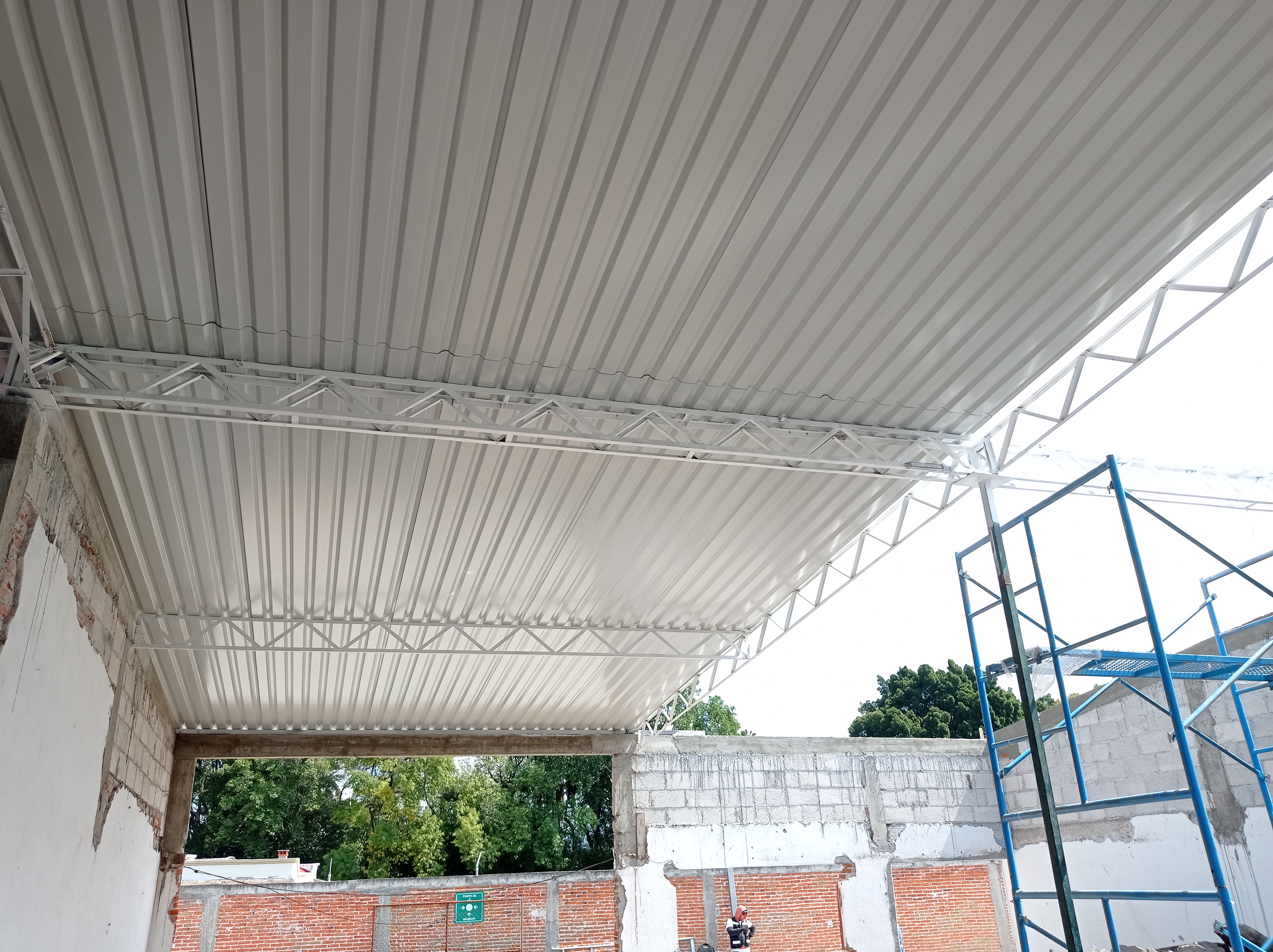 SUMINISTRO E INSTALACIÓN DE LAMINA PINTRO Y ESTRUCTURA DE ACERO VIGAS TOPOLINO