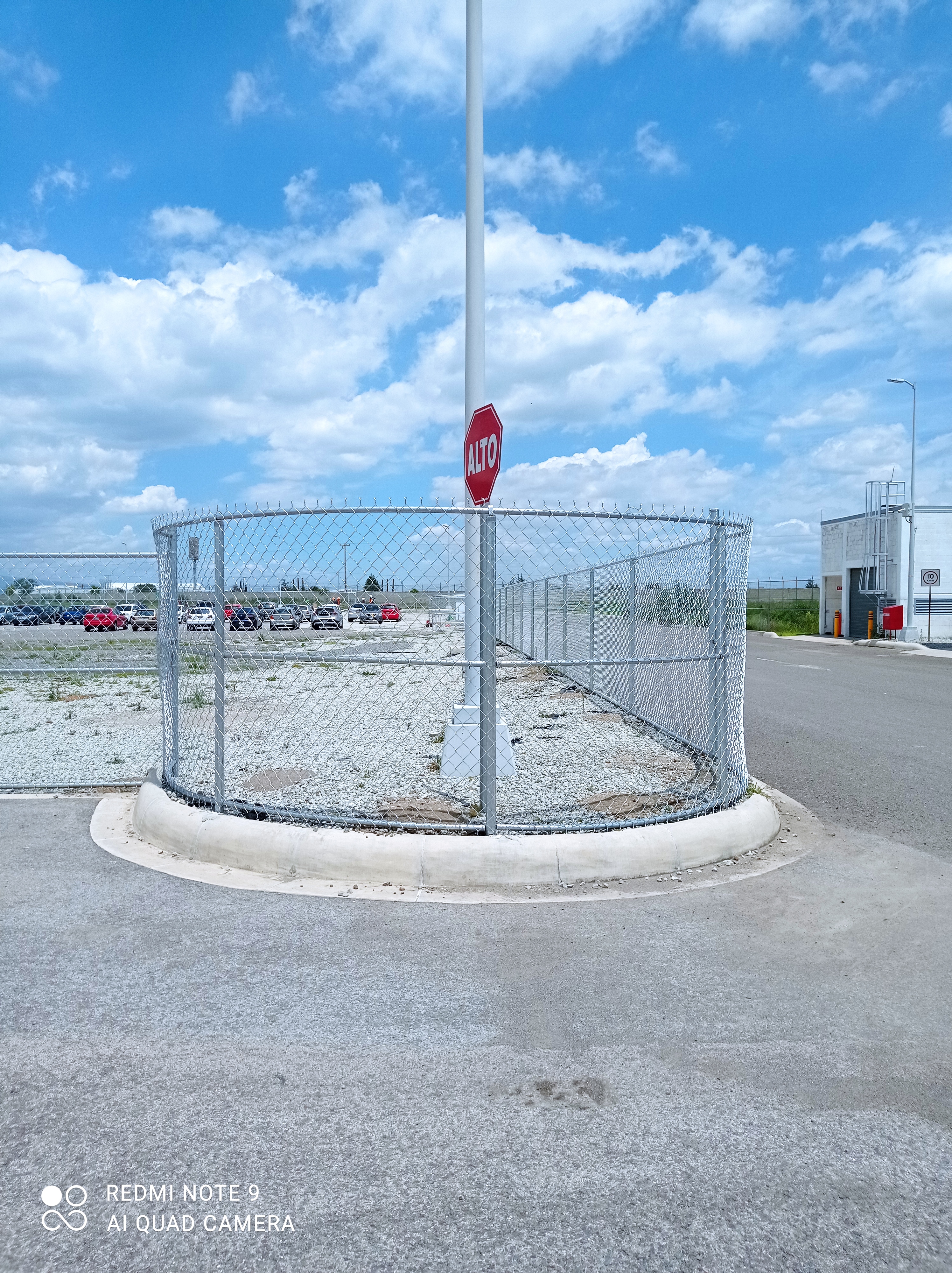 SUMINISTRO E INSTALACIÓN DE MALLA CICLONICA