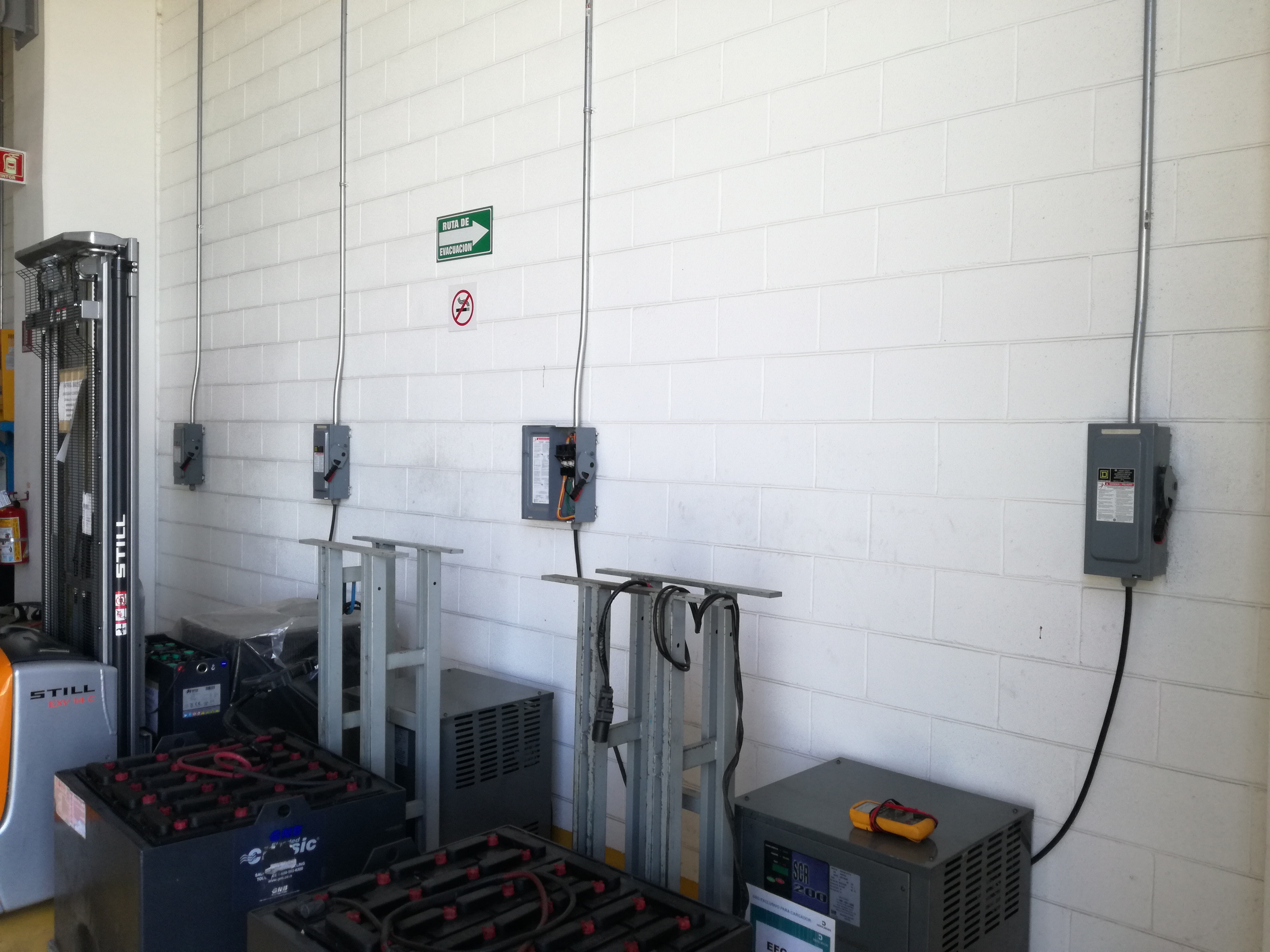 SUMINISTRO E INSTALACIÓN DE ÁREA DE BATERIAS