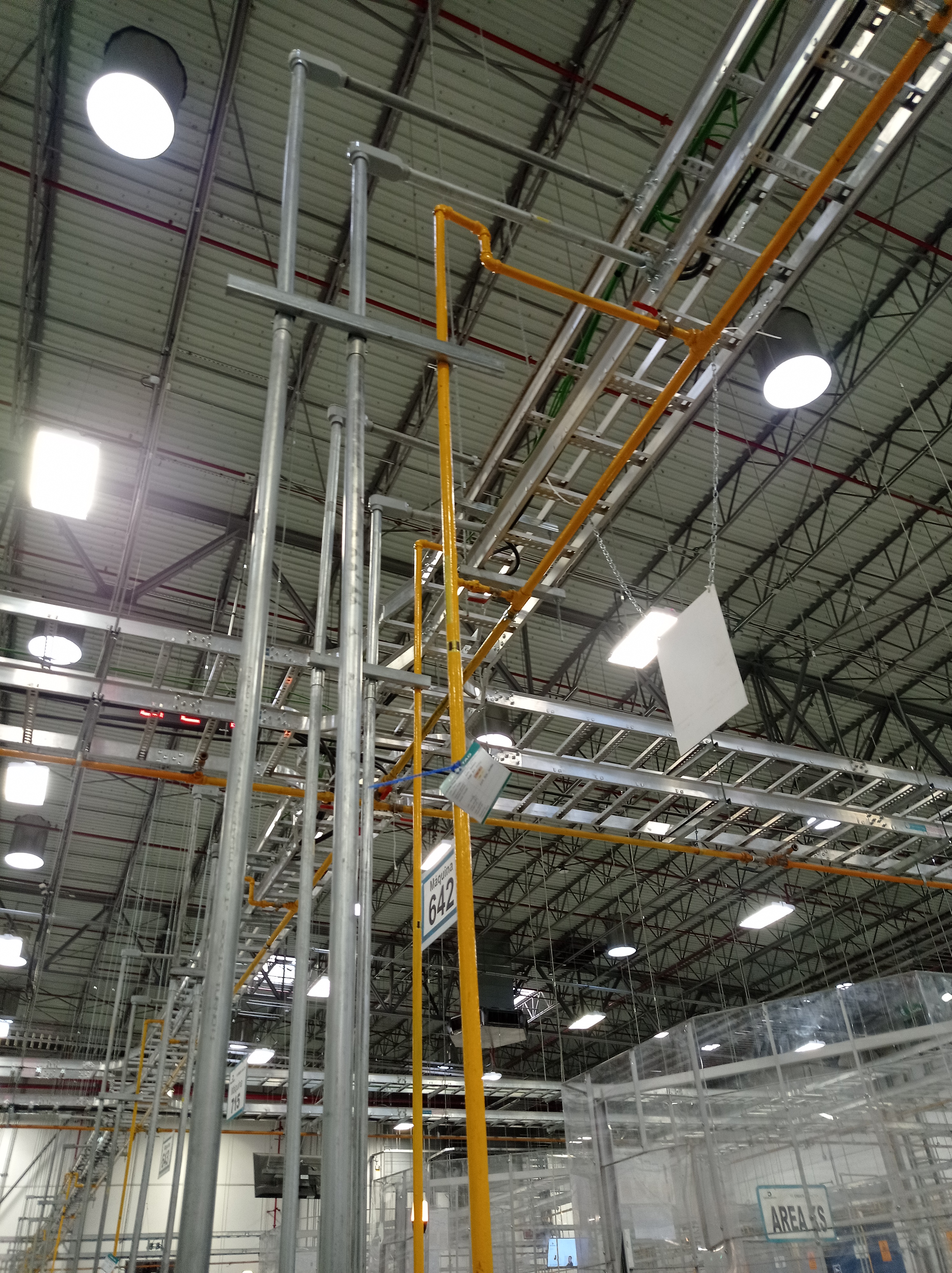 INSTALACIÓN DE SERVICIO NEUMATICO, ELÉCTRICO Y  VOZ Y DATOS
